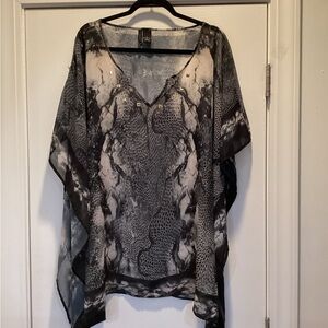 Elegant Black and Gray Unique Pattern Batwing Top